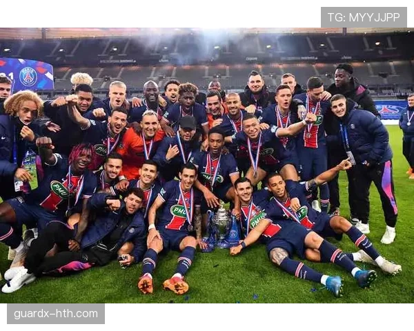 巴黎圣日耳曼面临关键抉择:战术混乱与巨星依赖,危机下的豪门身份正摇摇欲坠! 巴黎圣日耳曼面临关键抉择:战术混乱与巨星依赖,危机下的豪门身份正摇摇欲坠!