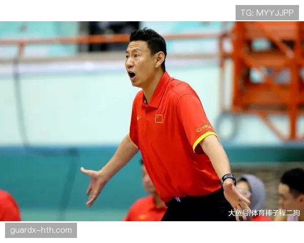 谌龙退役后住进月租五万的顶层复式，每天六点起床给老婆孩子做早餐